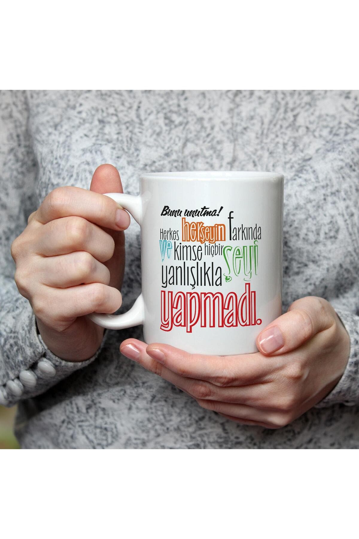 Bunu Unutma! Herkes Herşeyin Farkında Baskılı Beyaz Kupa Bardak Fincan Mug