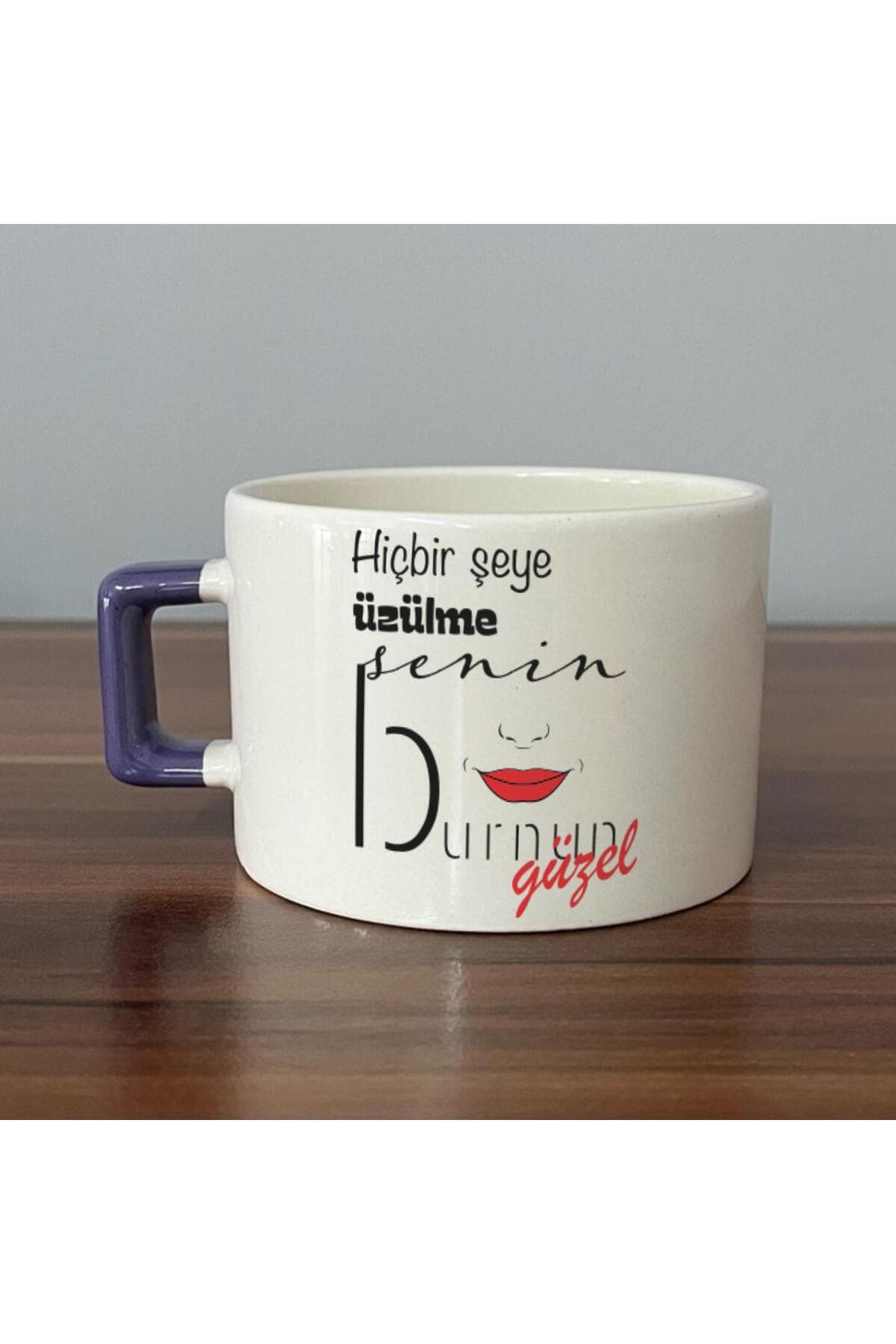 Hiçbir Şeye Üzülme Senin Burnun Güzel Baskılı Mor Kulplu Kare Kupa Bardak Fincan Mug