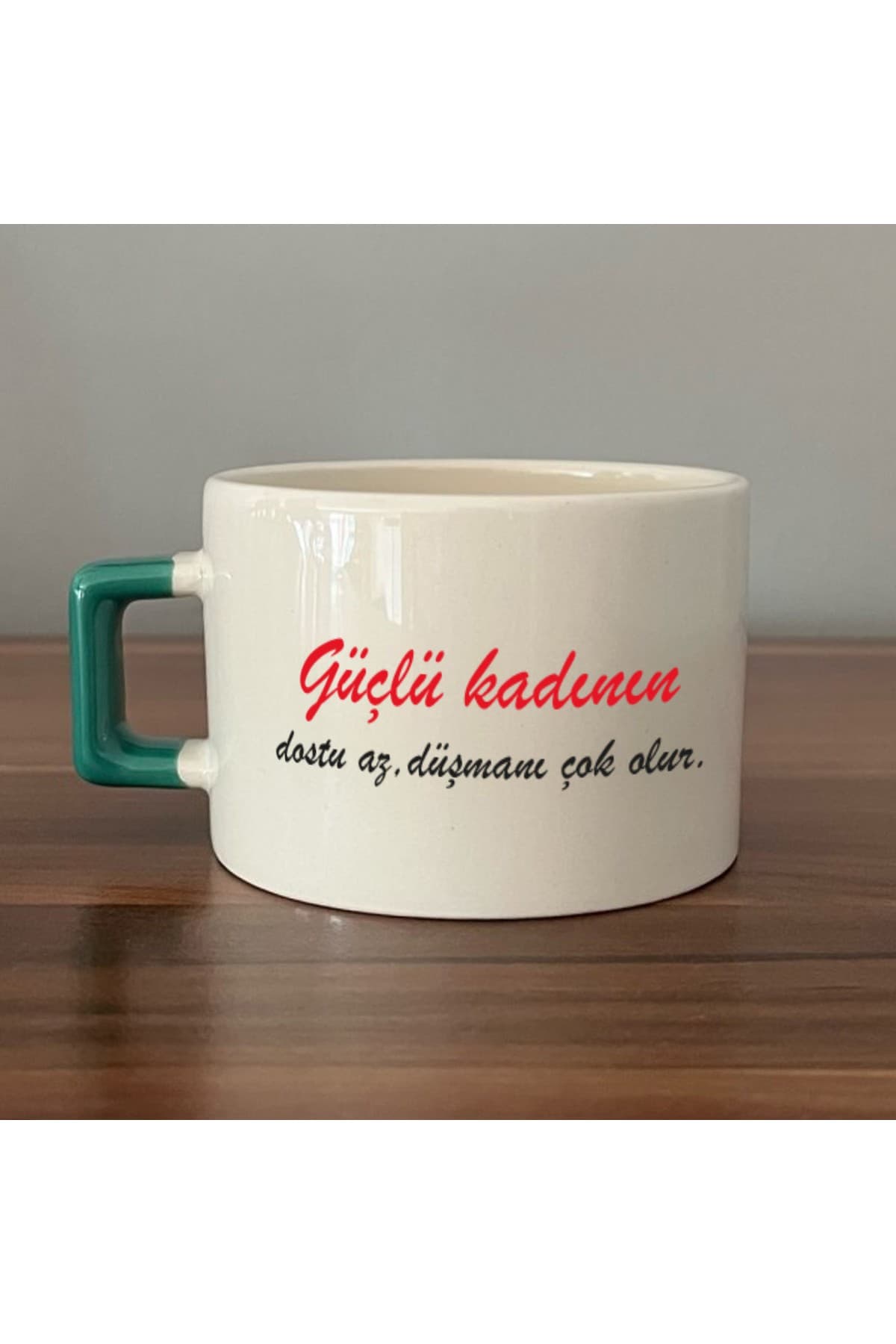Güçlü Kadının Dostu Az, Düşmanı Çok Olur Baskılı Yeşil Kulplu Kare Kupa - Kadınlar Günü Hediyesi