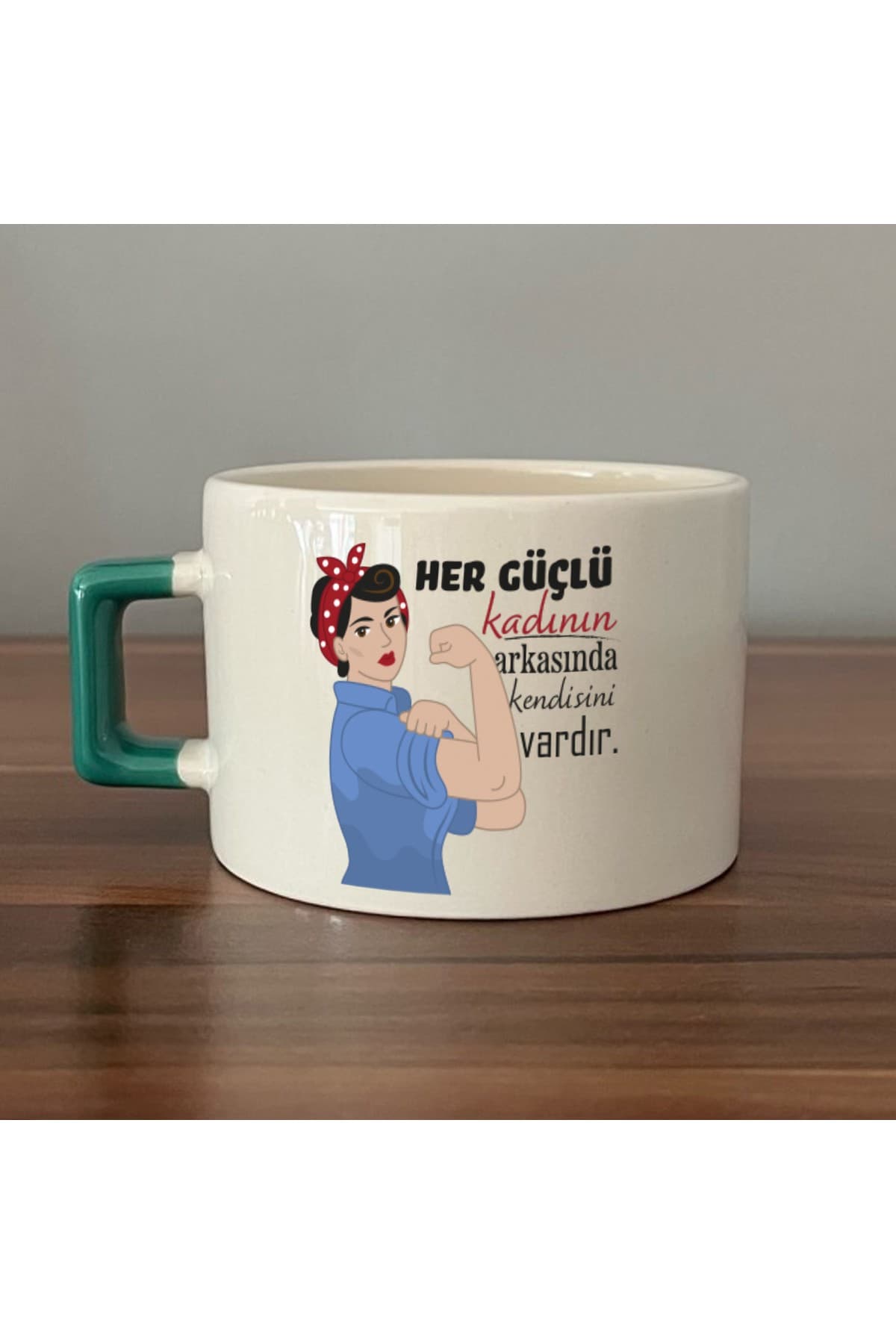 Her Güçlü Kadının Arkasında Kendisi Vardır Baskılı Yeşil Kulplu Kare Kupa - Kadınlar Günü Hediyesi