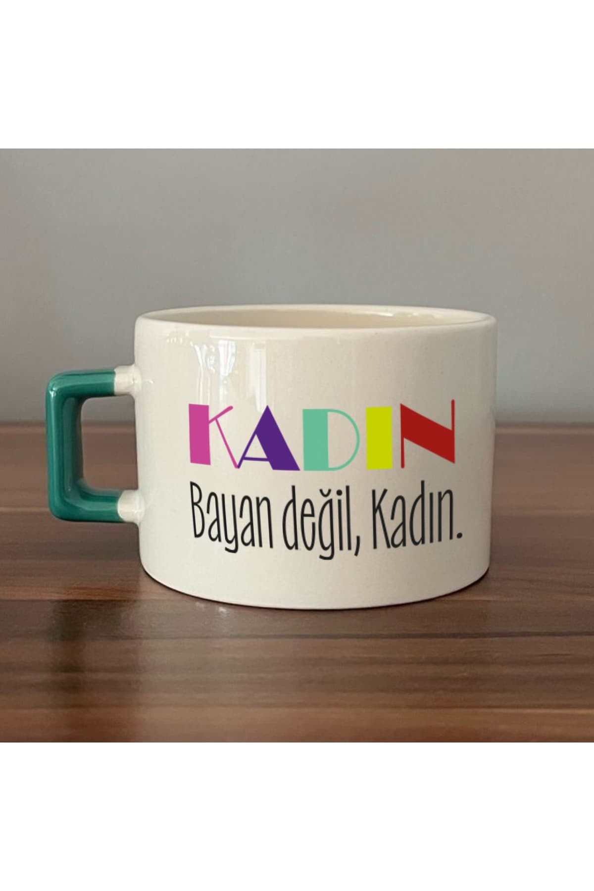 Kadın Değil Baskılı Yeşil Kulplu Kare Kupa - Kadınlar Günü Hediyesi Bardak Fincan Mug