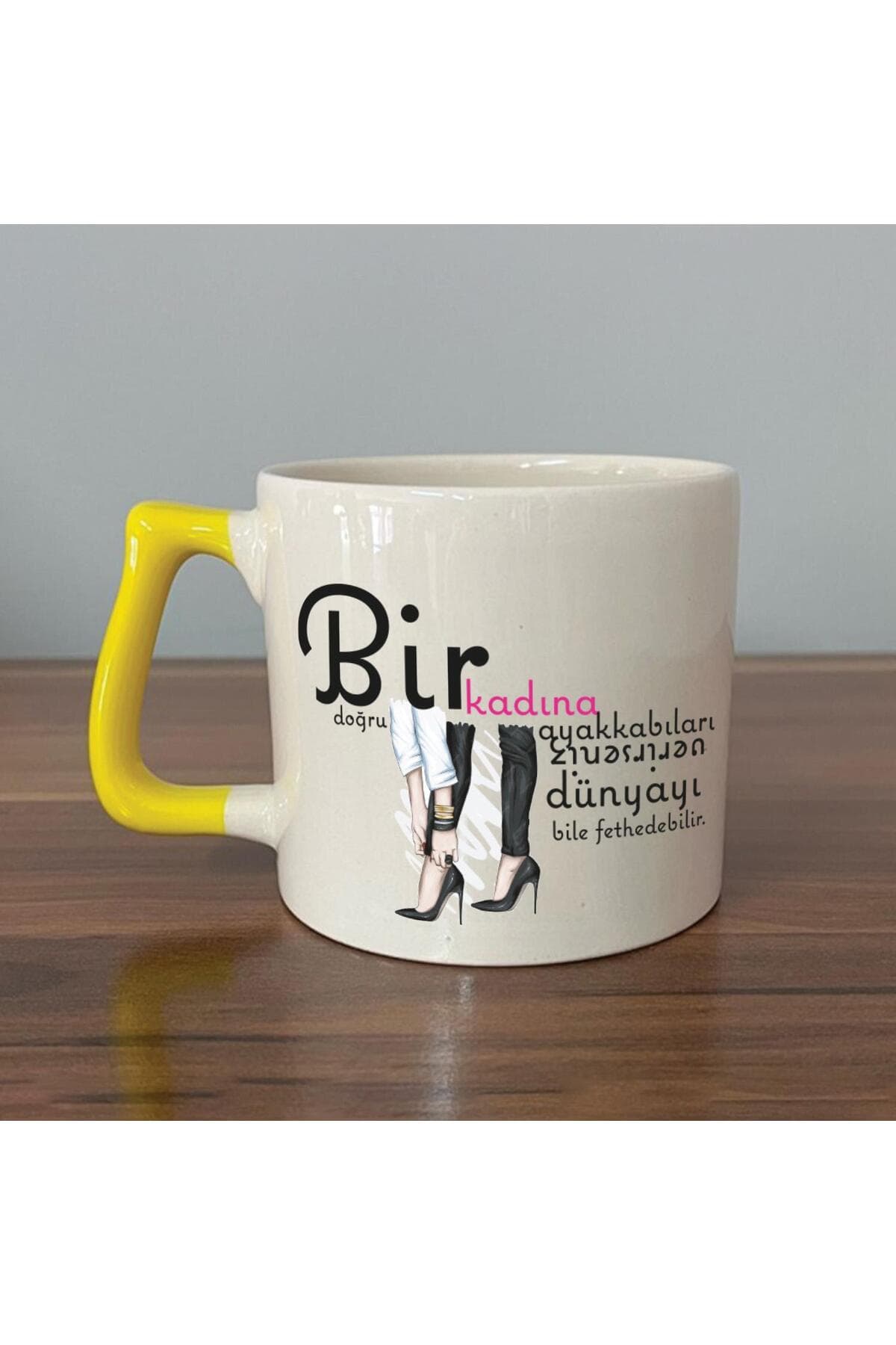 Bir Kadına Doğru Ayakkabıları Verirseniz Baskılı Sarı Kulplu Prime Kupa - Kadınlar Günü Hediyesi