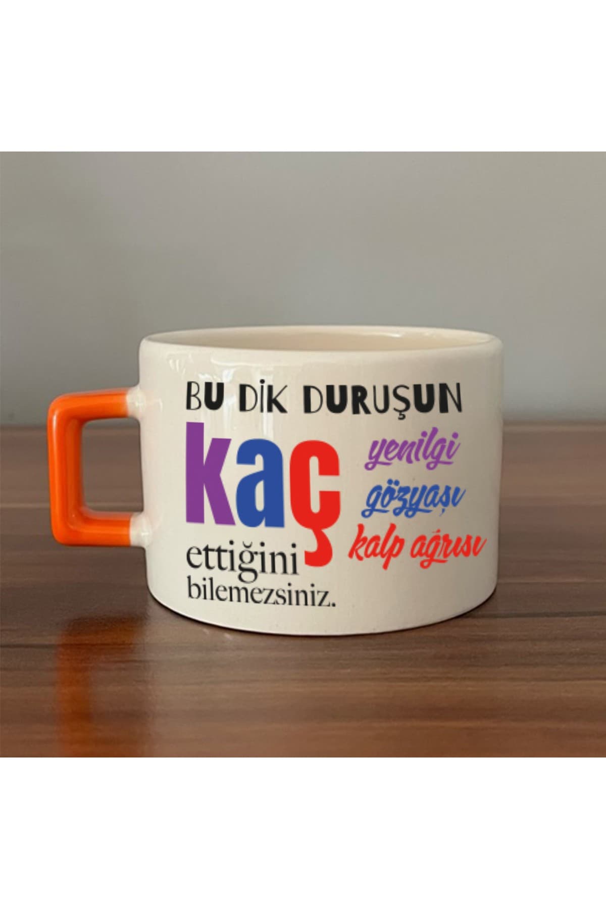 Bu Dik Duruşun Baskılı Turuncu Kulplu Kare Kupa - Kadınlar Günü Hediyesi Bardak Fincan Mug