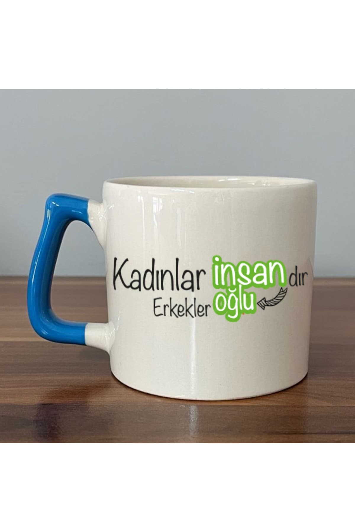Kadınlar İnsandır, Erkekler İnsanoğlu Baskılı Mavi Kulplu Prime Kupa - Kadınlar Günü Hediyesi Bardak