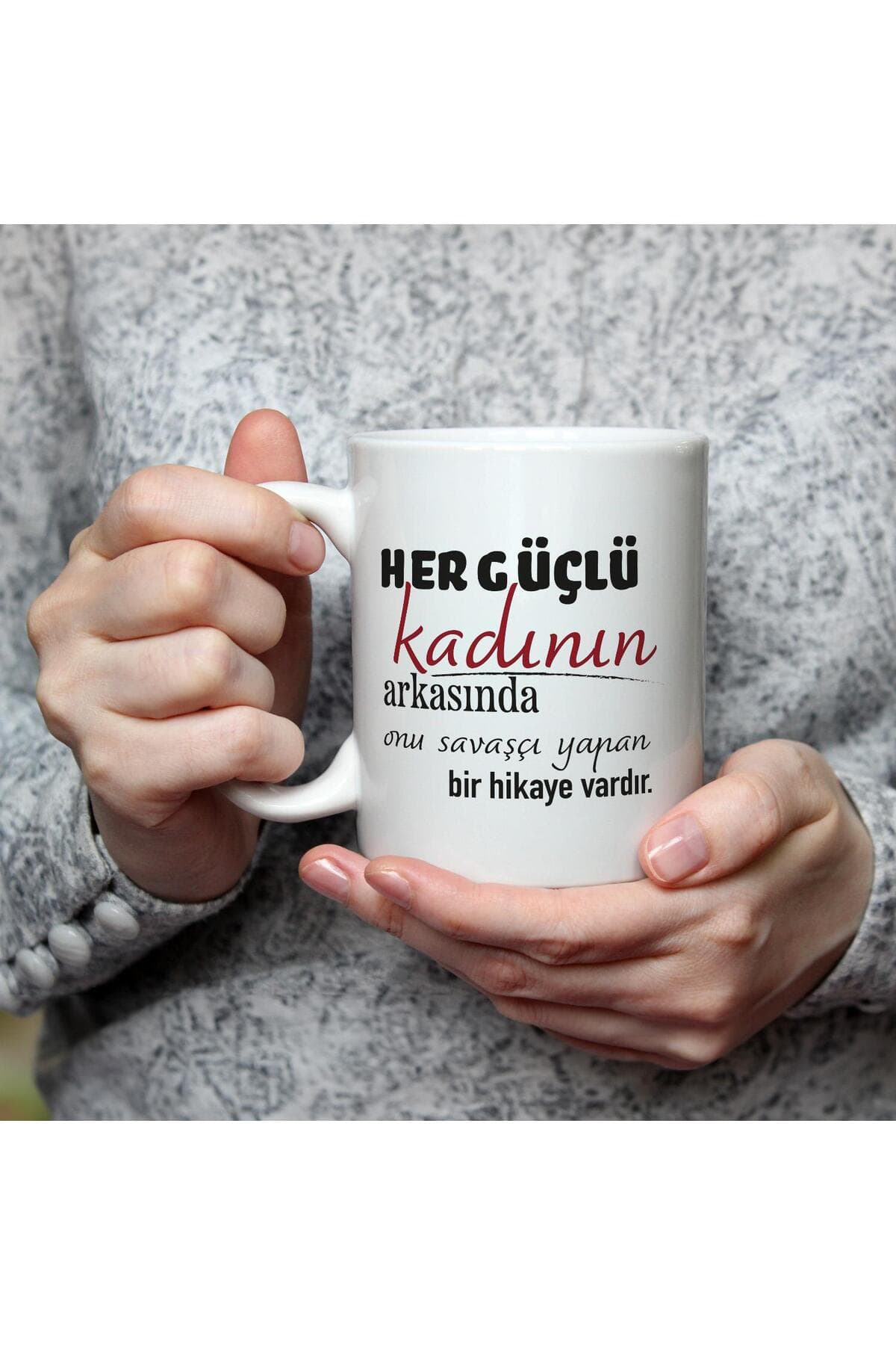 Her Güçlü Kadının Arkasında Baskılı Beyaz Kupa - Kadınlar Günü Hediyesi Bardak Fincan Mug