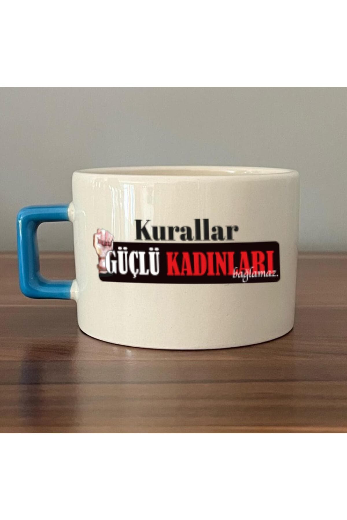 Kurallar Güçlü Kadınları Bağlamaz Baskılı Mavi Kulplu Kare Kupa - Kadınlar Günü Hediyesi Bardak