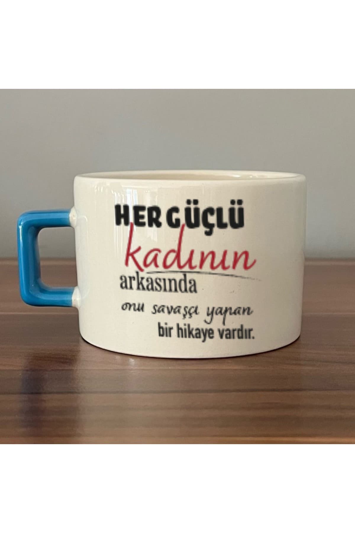Her Güçlü Kadının Arkasında Baskılı Mavi Kulplu Kare Kupa - Kadınlar Günü Hediyesi Bardak Fincan Mug