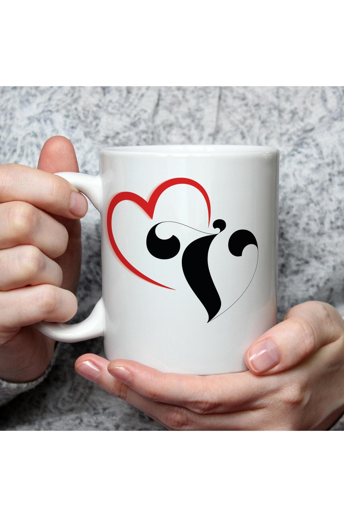 Kalpli V Harf Baskılı Beyaz Kupa Bardak Fincan Mug