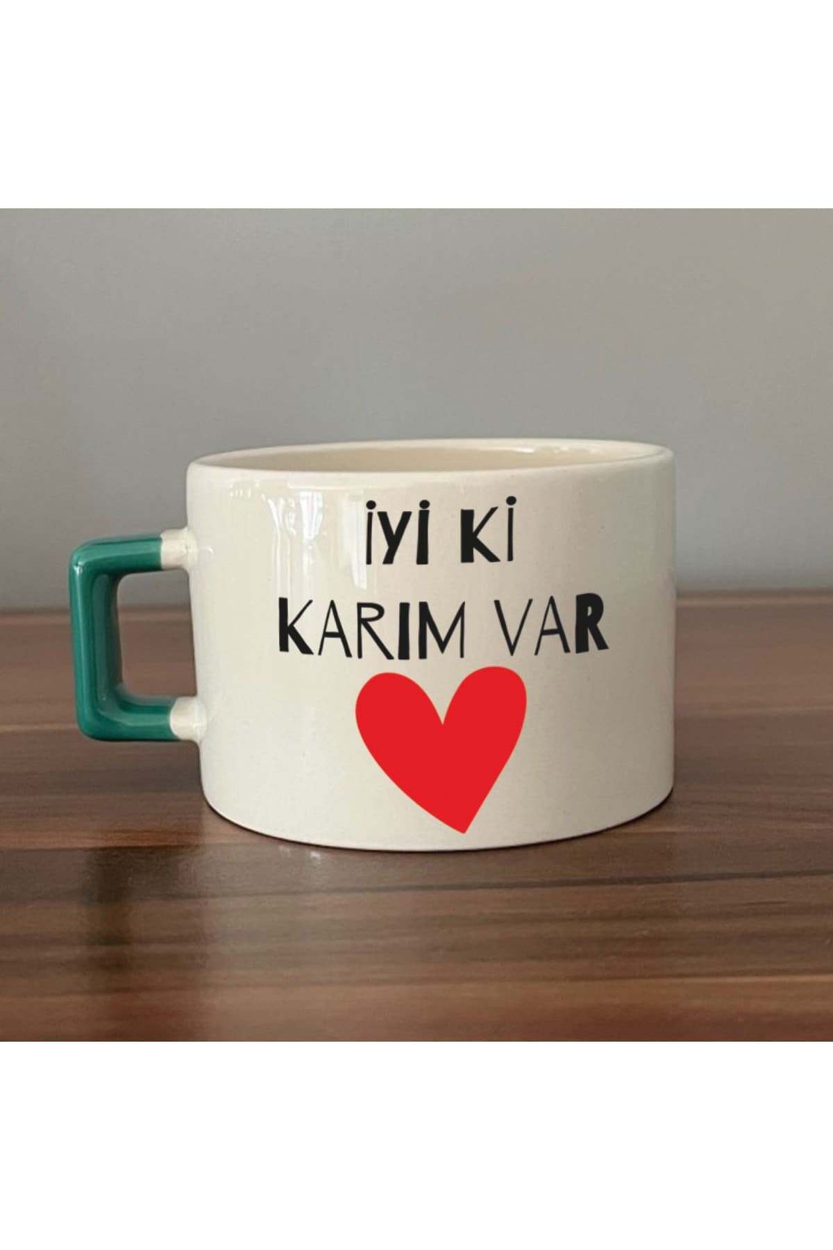 İyi Ki Karım Var Baskılı Yeşil Kulplu Kare Kupa - Sevgililer Günü Hediyesi Bardak Fincan Mug
