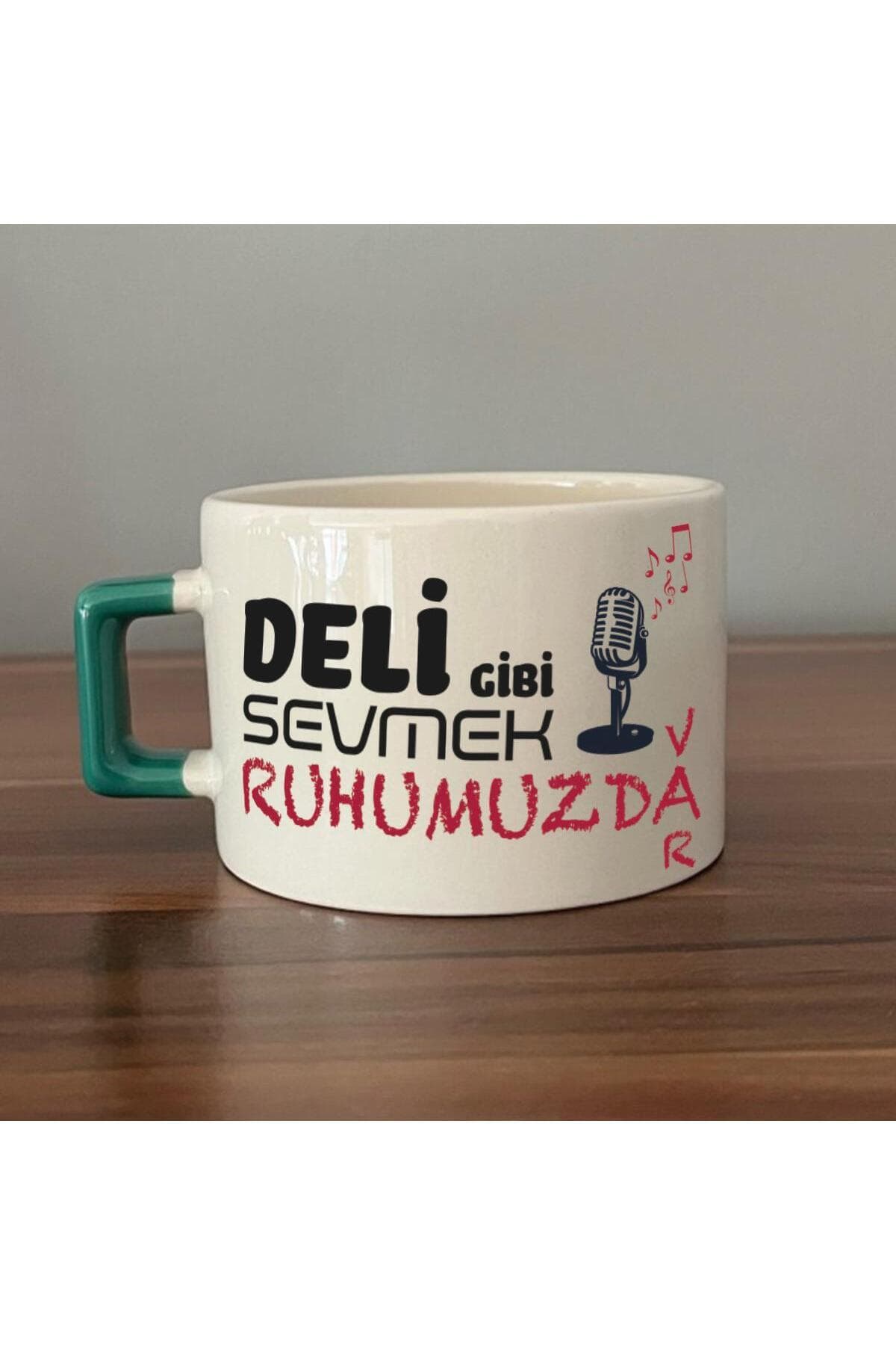 Deli Gibi Sevmek Ruhumuzda Var Baskılı Yeşil Kulplu Kare Kupa Bardak Fincan Mug