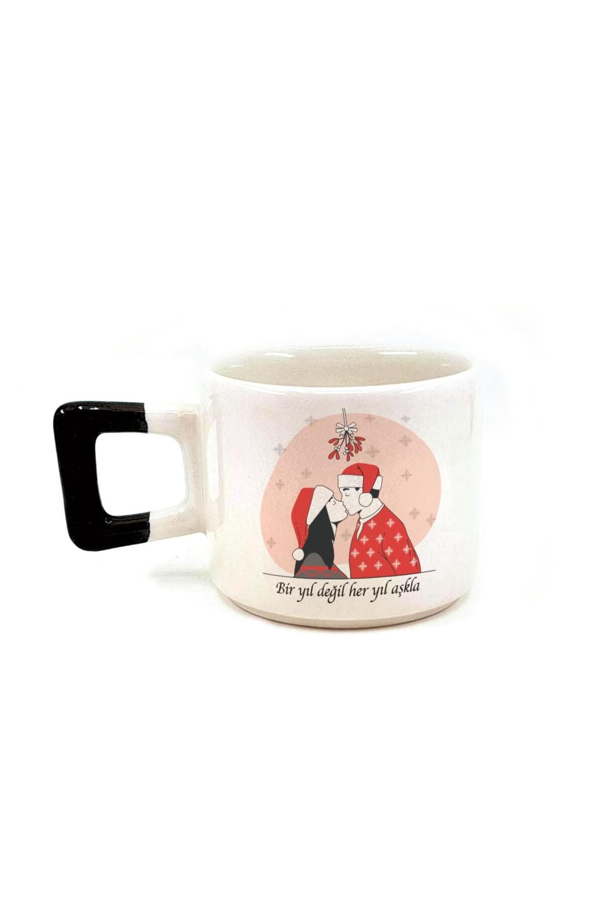 Bir Yıl Değil Her Yıl Aşkla Baskılı Siyah Kulplu Kare Kupa - Sevgiliye Hediye Bardak Fincan Mug
