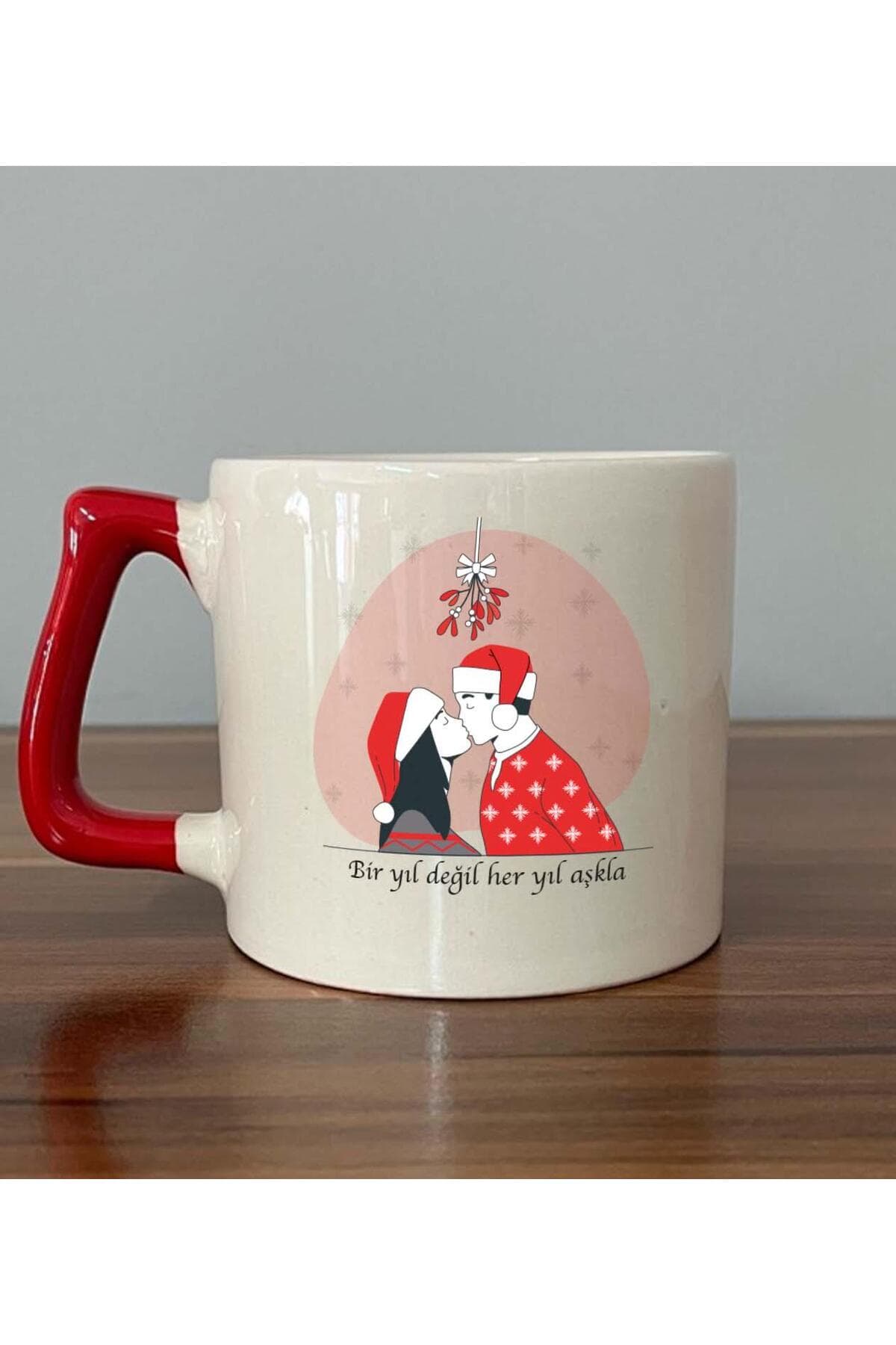Bir Yıl Değil Her Yıl Aşkla Baskılı Kırmızı Kulplu Prime Kupa - Sevgiliye Hediye Bardak Fincan Mug