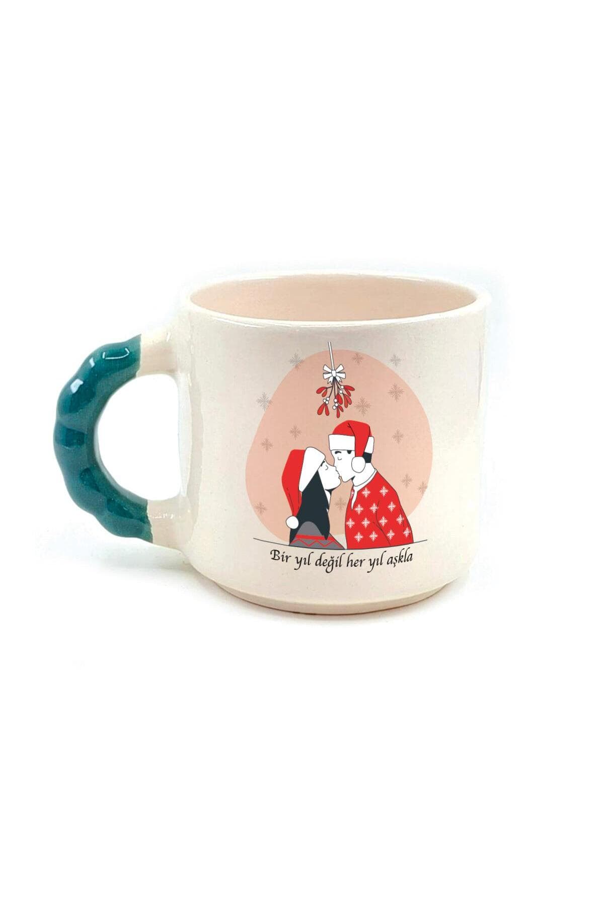 Bir Yıl Değil Her Yıl Aşkla Baskılı Kulplu Boncuk Kupa - Sevgiliye Hediye Bardak Fincan Mug