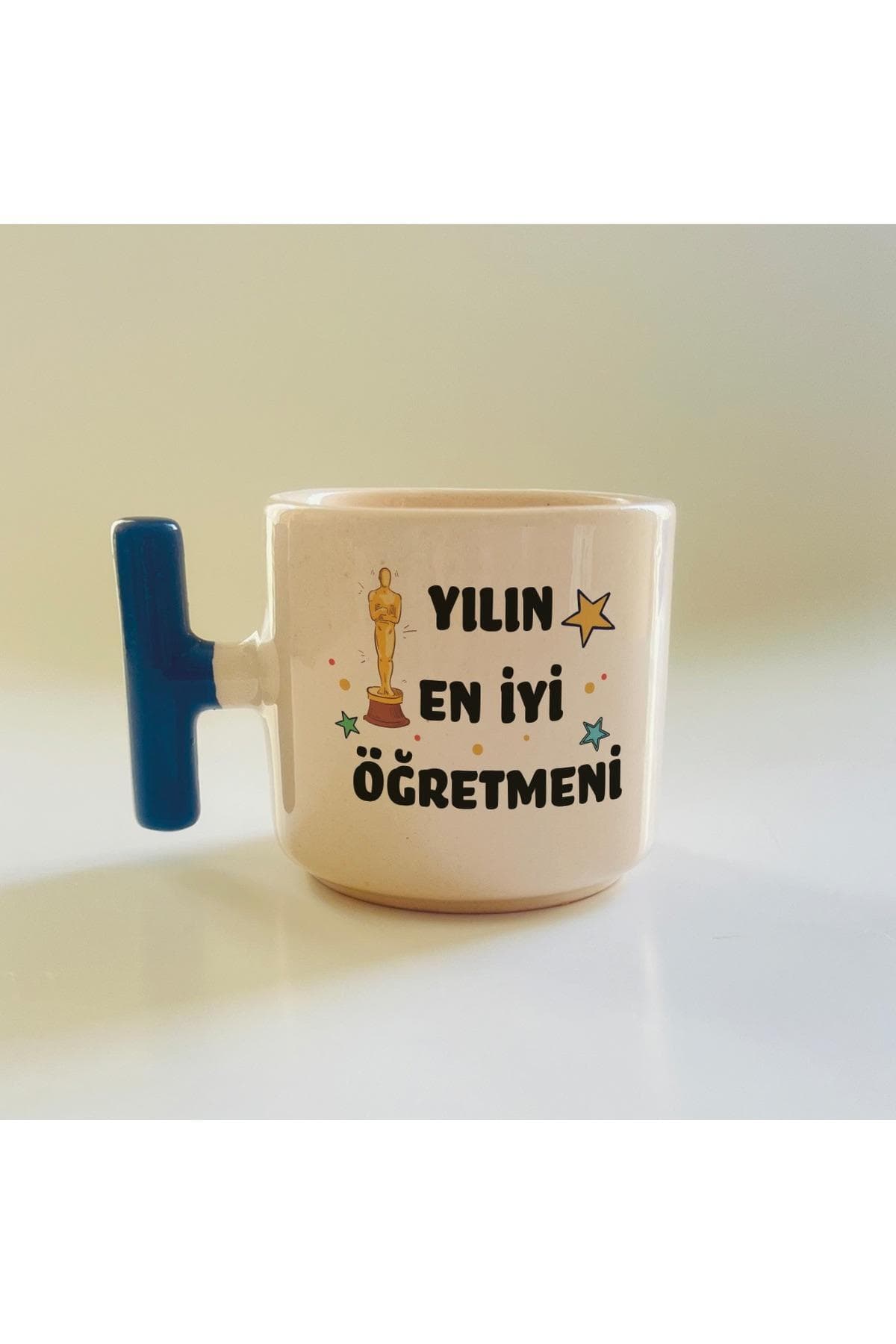 Yılın En İyi Öğretmeni Baskılı Mavi Kulplu T Kupa - Öğretmenler Günü Hediyesi Bardak Fincan Mug