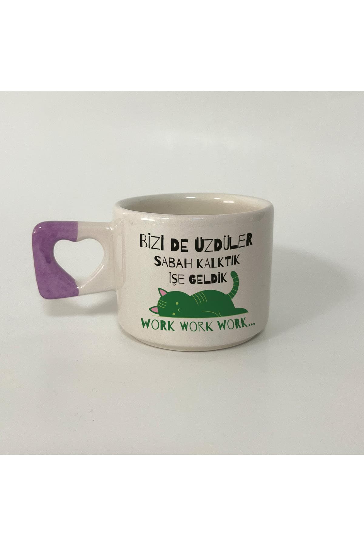 Bizi De Üzdüler Yeşil Kedi Baskılı Kulplu Kalp Kupa Bardak Fincan Mug