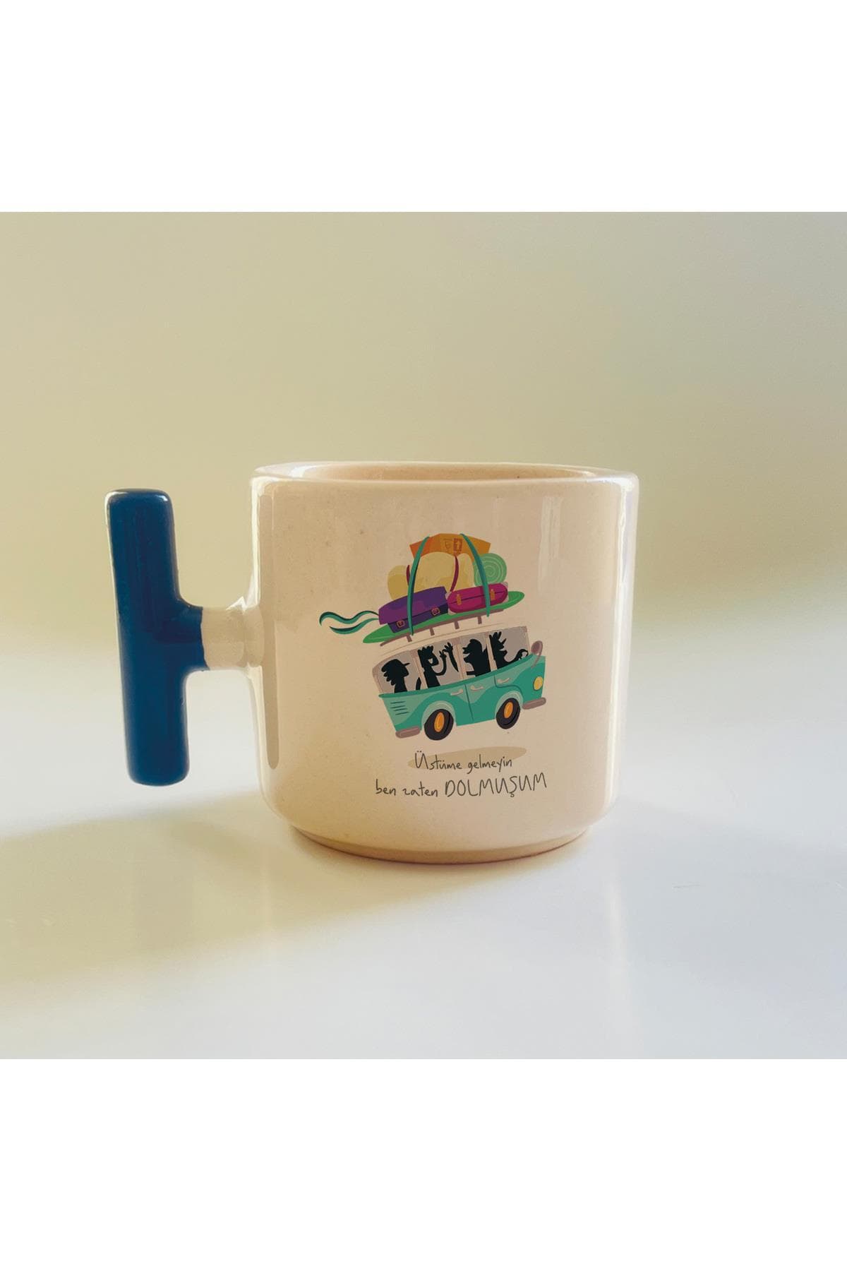Üstüme Gelmeyin Ben Zaten Dolmuşum Baskılı Mavi Kulplu T Kupa Bardak Fincan Mug