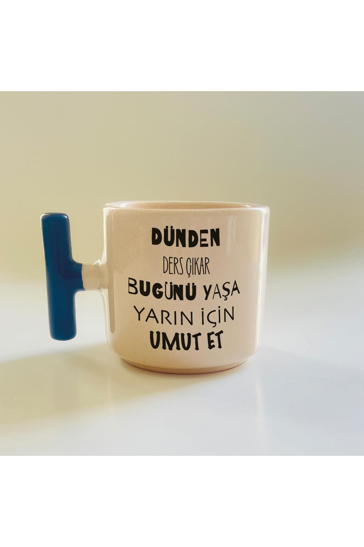 Dünden Ders Çıkar Bugünü Yaşa Yarın İçin Umut Et Baskılı Mavi Kulplu T Kupa Bardak Fincan Mug