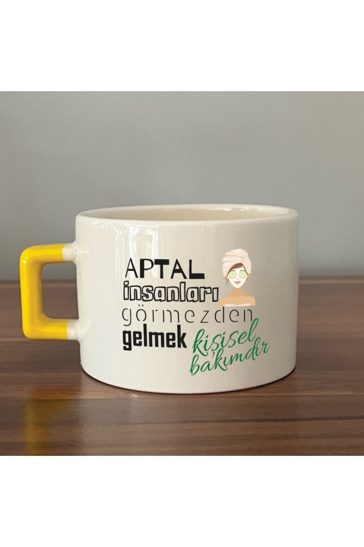 Aptal İnsanları Görmezden Gelmek Sarı Kulplu Kare Laf Sokma Hediyesi Fincan