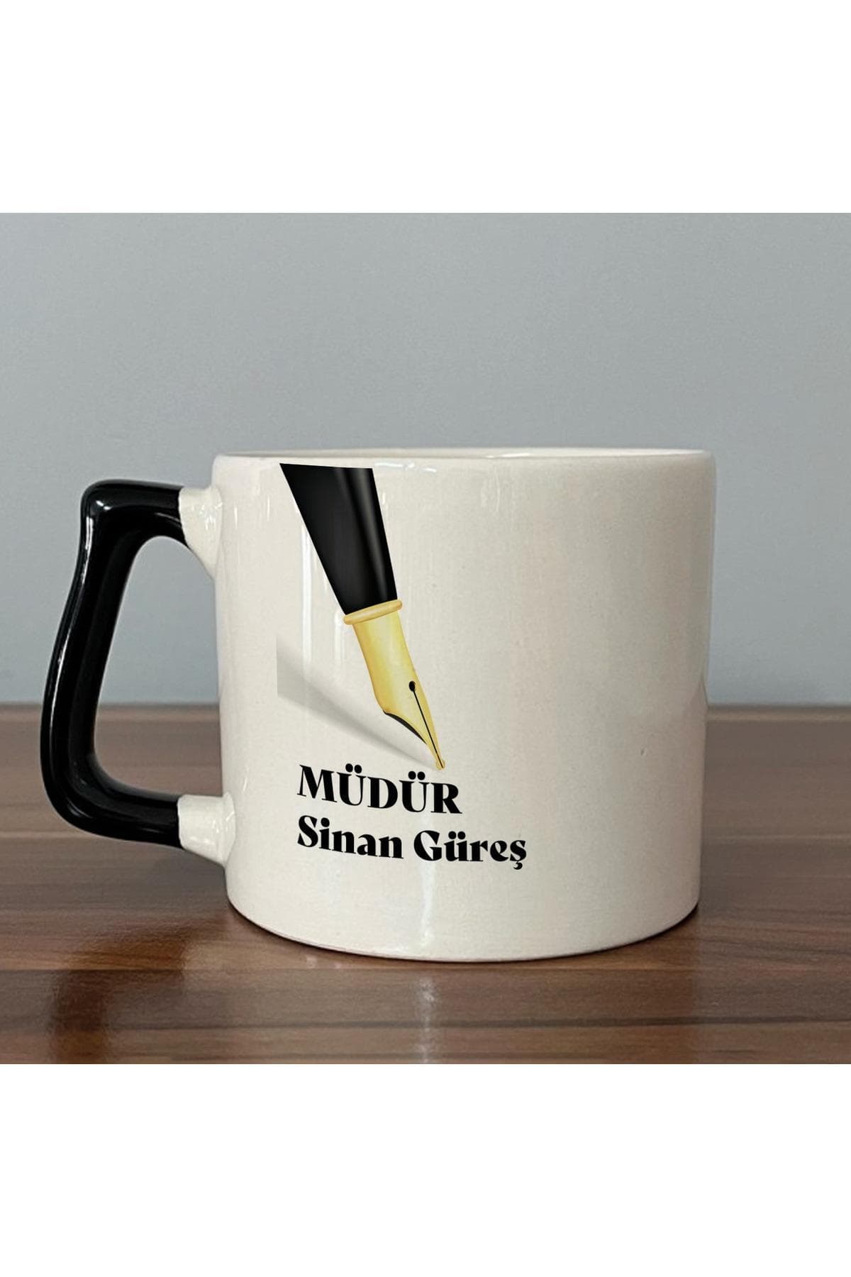 Kişiye Özel Müdür Baskılı Siyah Kulplu Prime Kupa - Öğretmenler Günü Hediyesi Bardak Fincan Mug