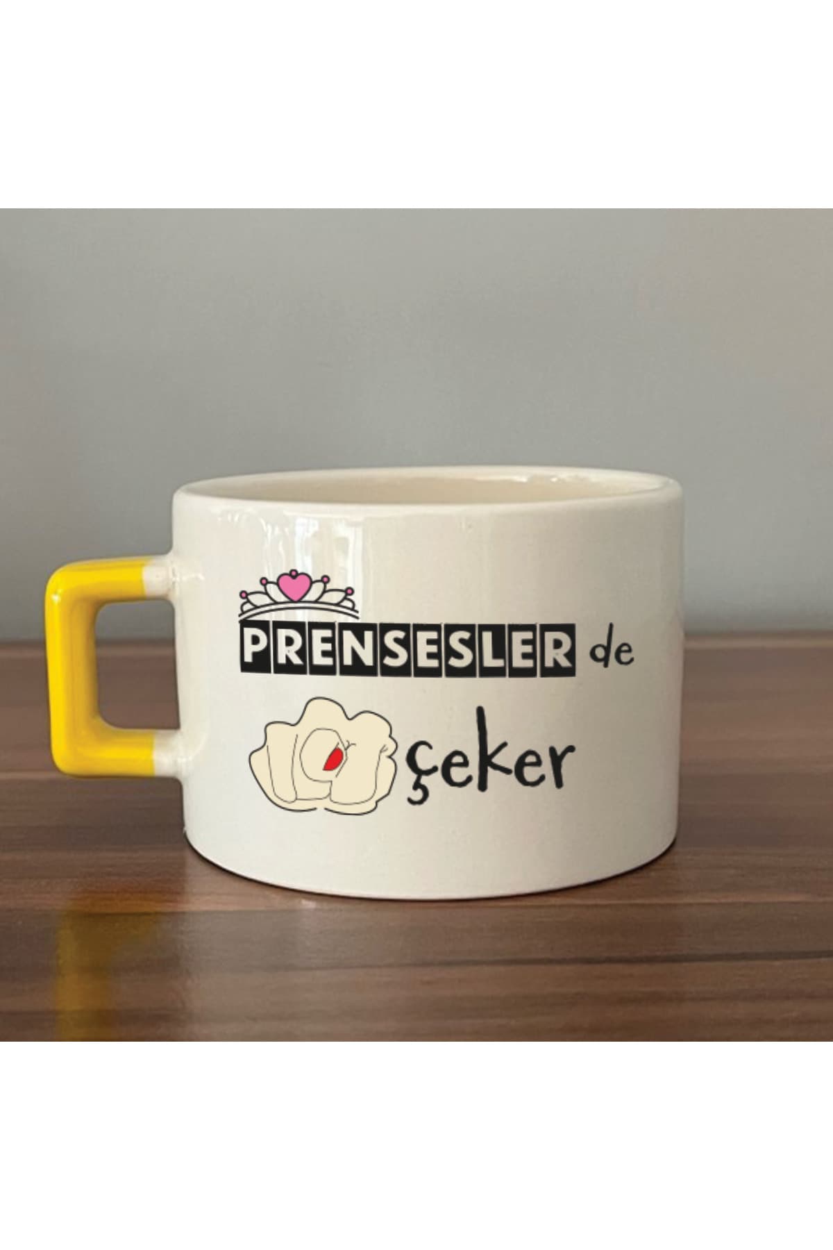 Prensesler de Nah Çeker Sarı Kulplu Kare Mizahi Hediyesi Fincan