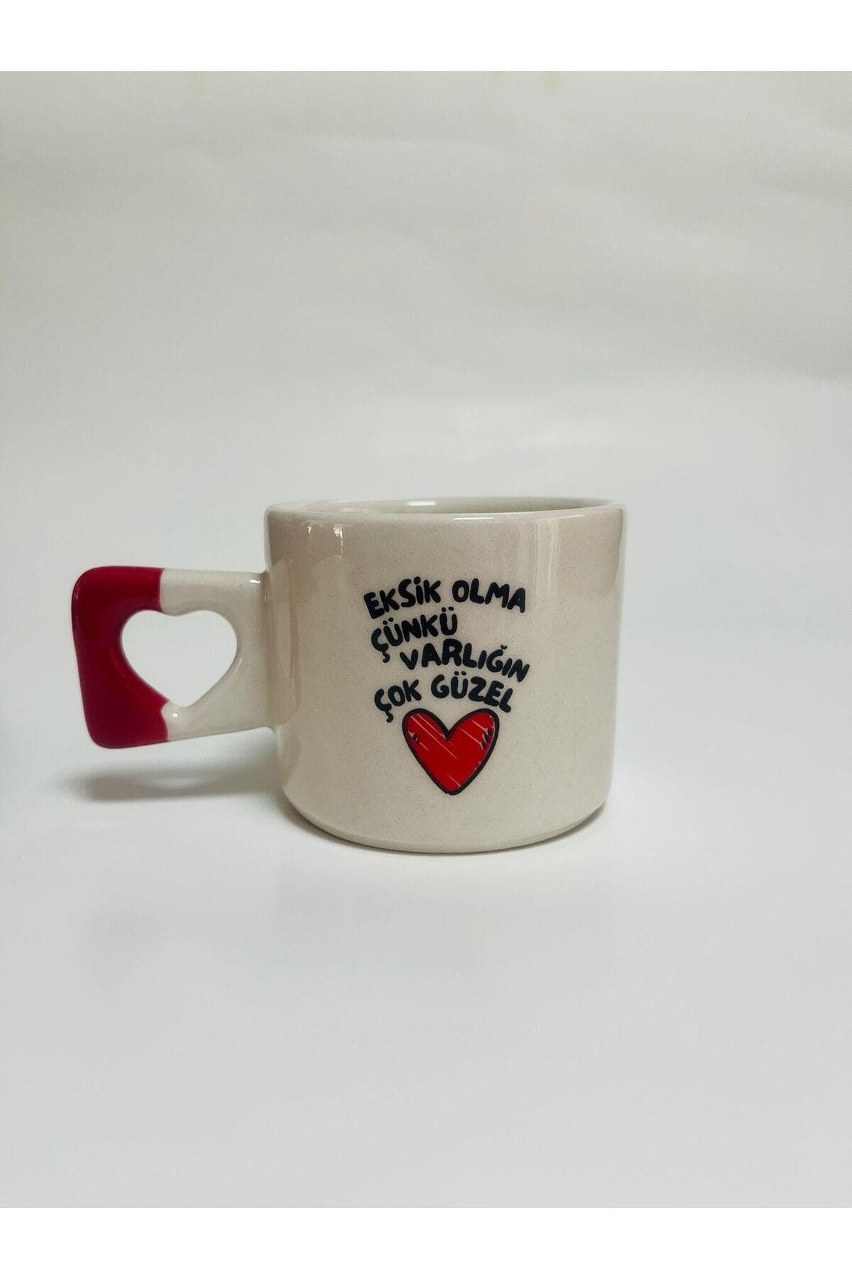 Eksik Olma Çünkü Varlığın Çok Güzel Baskılı Kırmızı Kulplu Kalp Kupa Bardak Fincan Mug