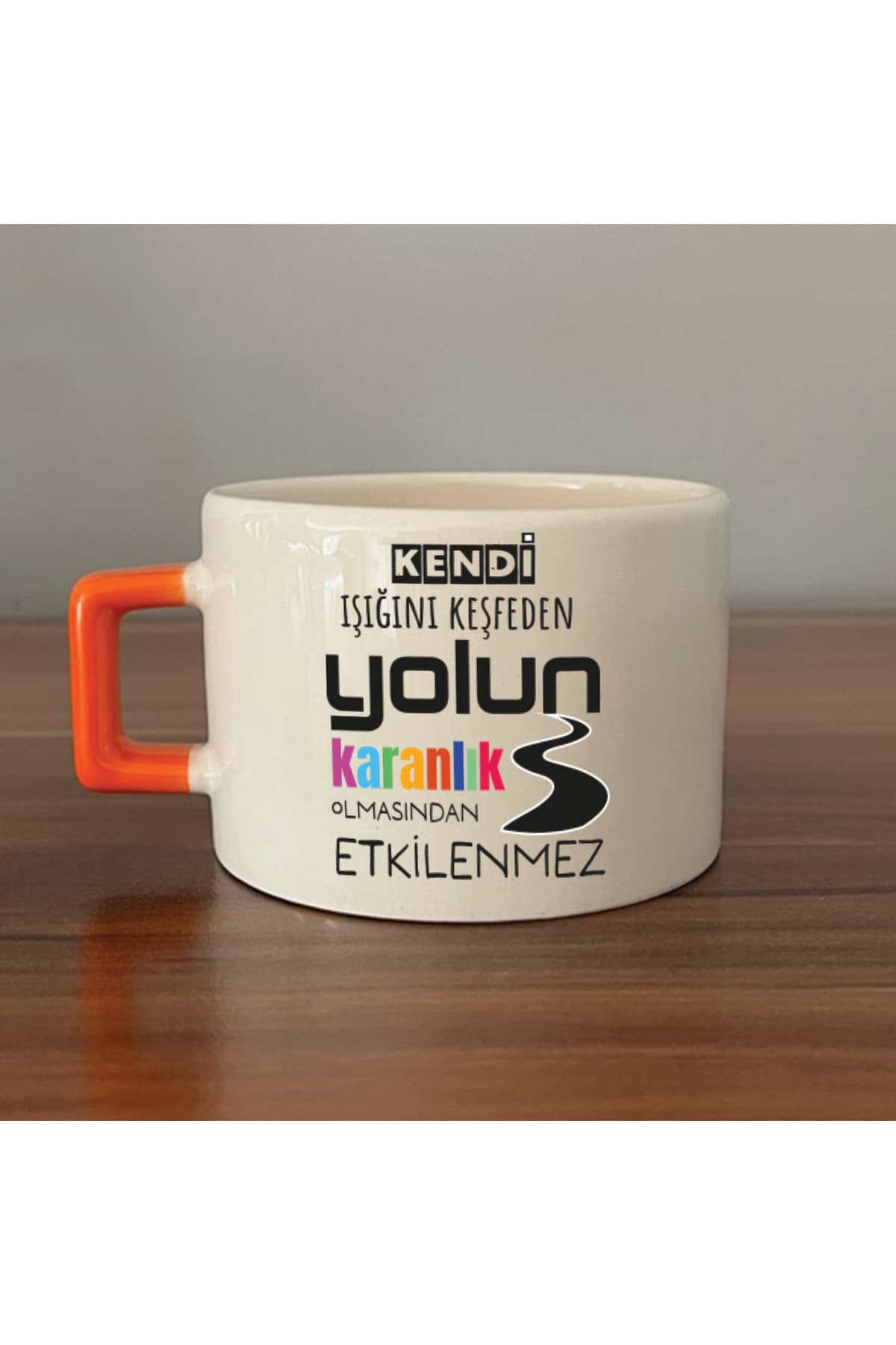 Kendi Işığını Keşfeden Turuncu Kulplu Kare Motivasyon Hediyesi Fincan