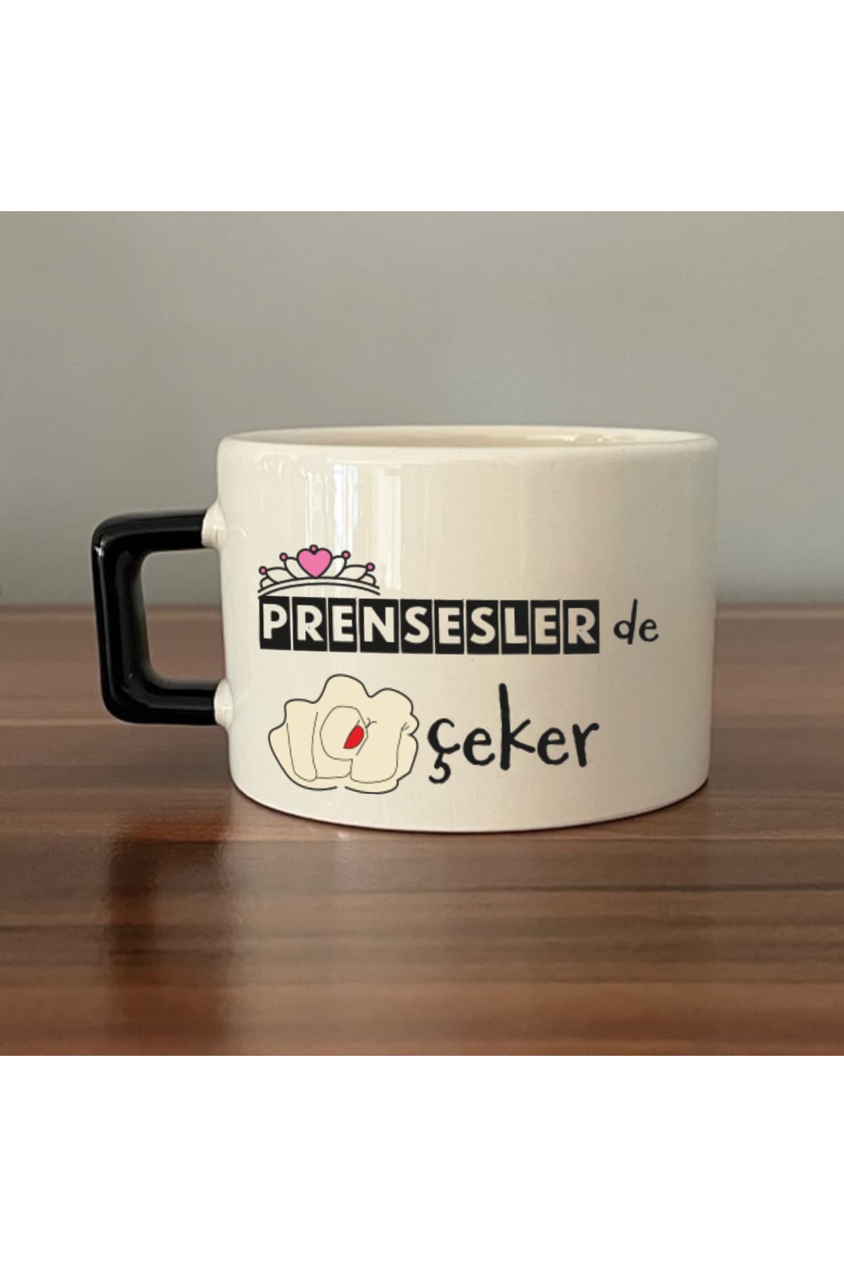Prensesler de Nah Çeker Siyah Kulplu Kare Mizahi Hediyesi Fincan