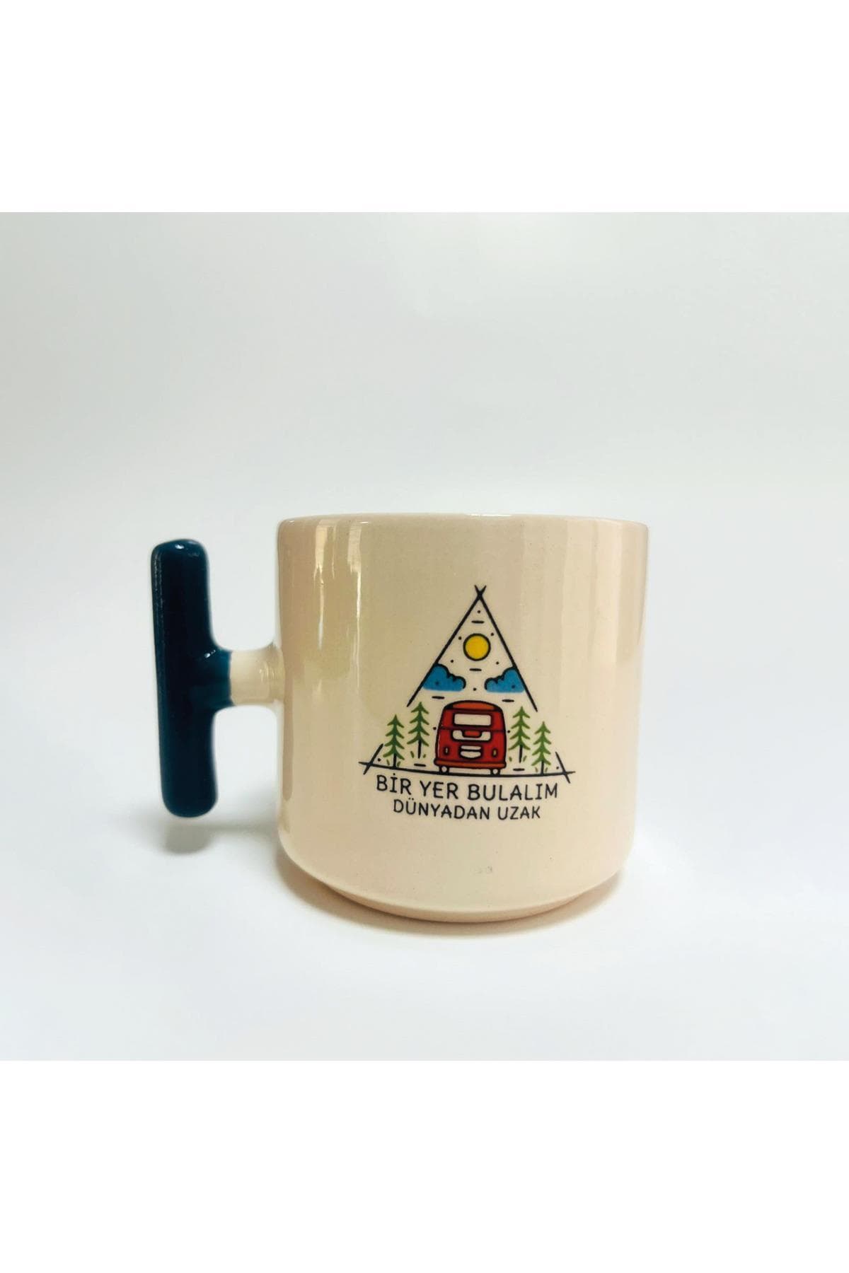 Bir Yer Bulalım Dünyadan Uzak Baskılı Mavi Kulplu T Kupa Bardak Fincan Mug