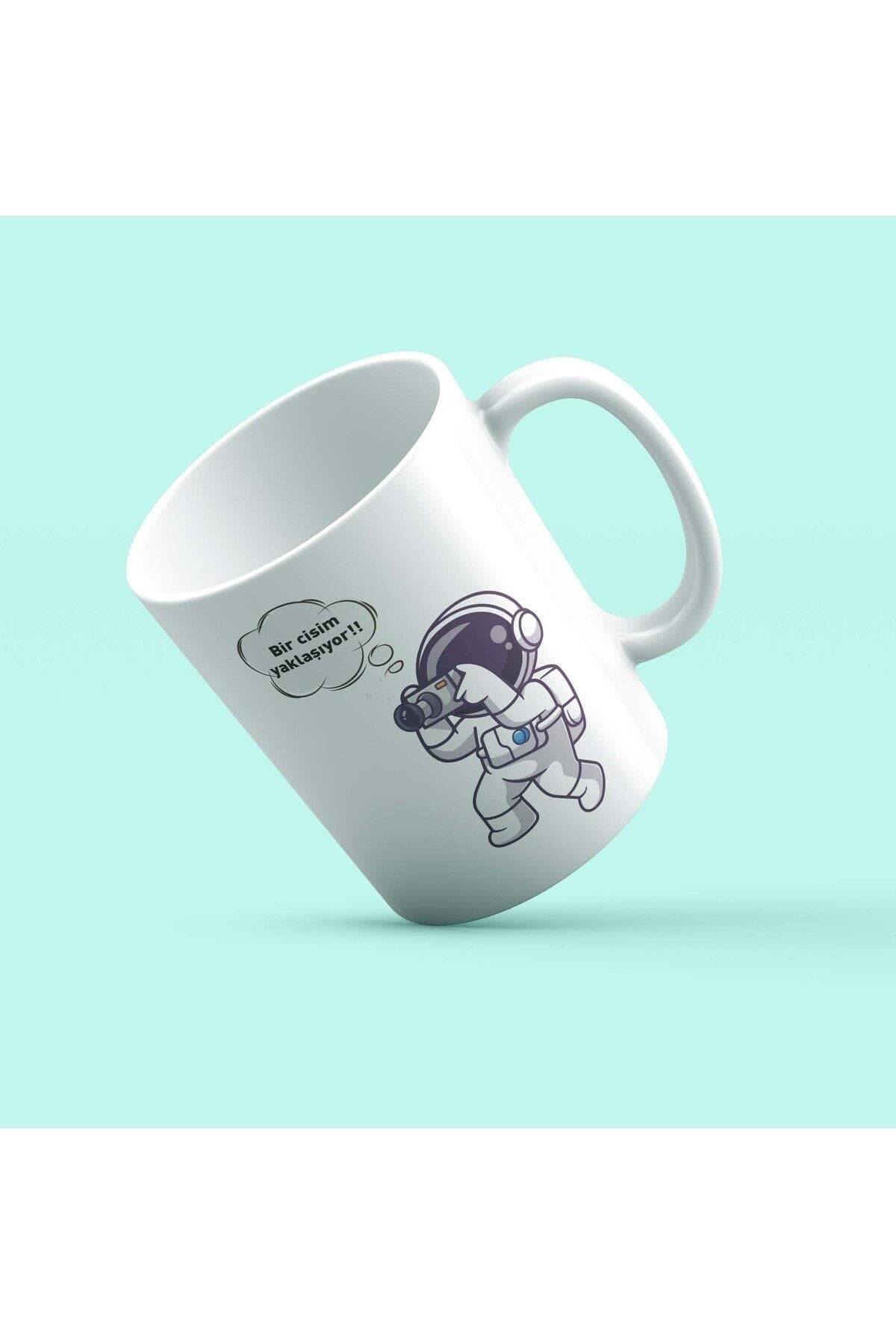 Fotoğrafçı Bir Cisim Yaklaşıyor Baskılı Beyaz Kupa - Fotoğrafçıya Hediye Bardak Fincan Mug