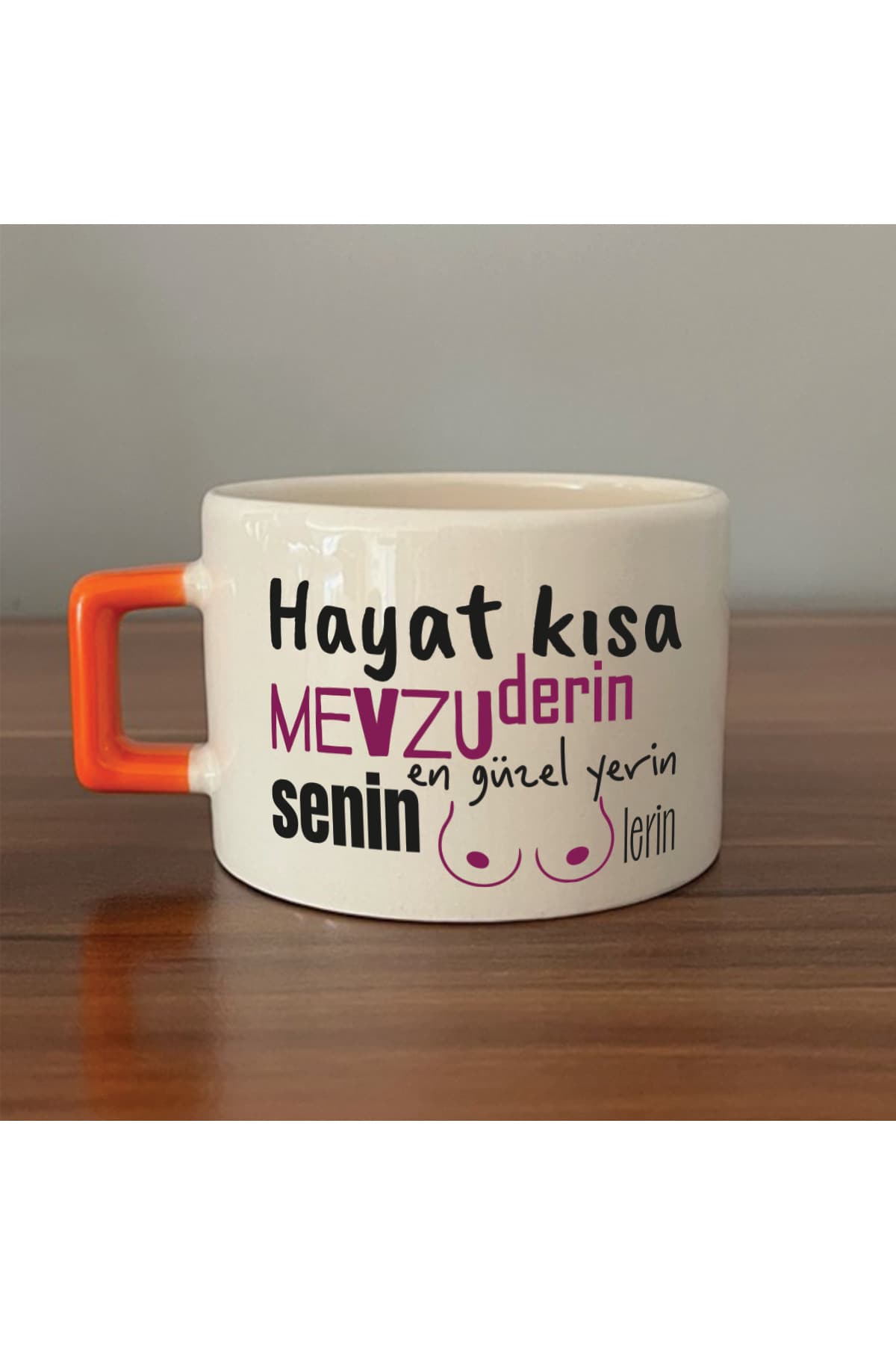 Senin En Güzel Yerin Memelerin Turuncu Kulplu Kare Mizahi Hediyesi Fincan
