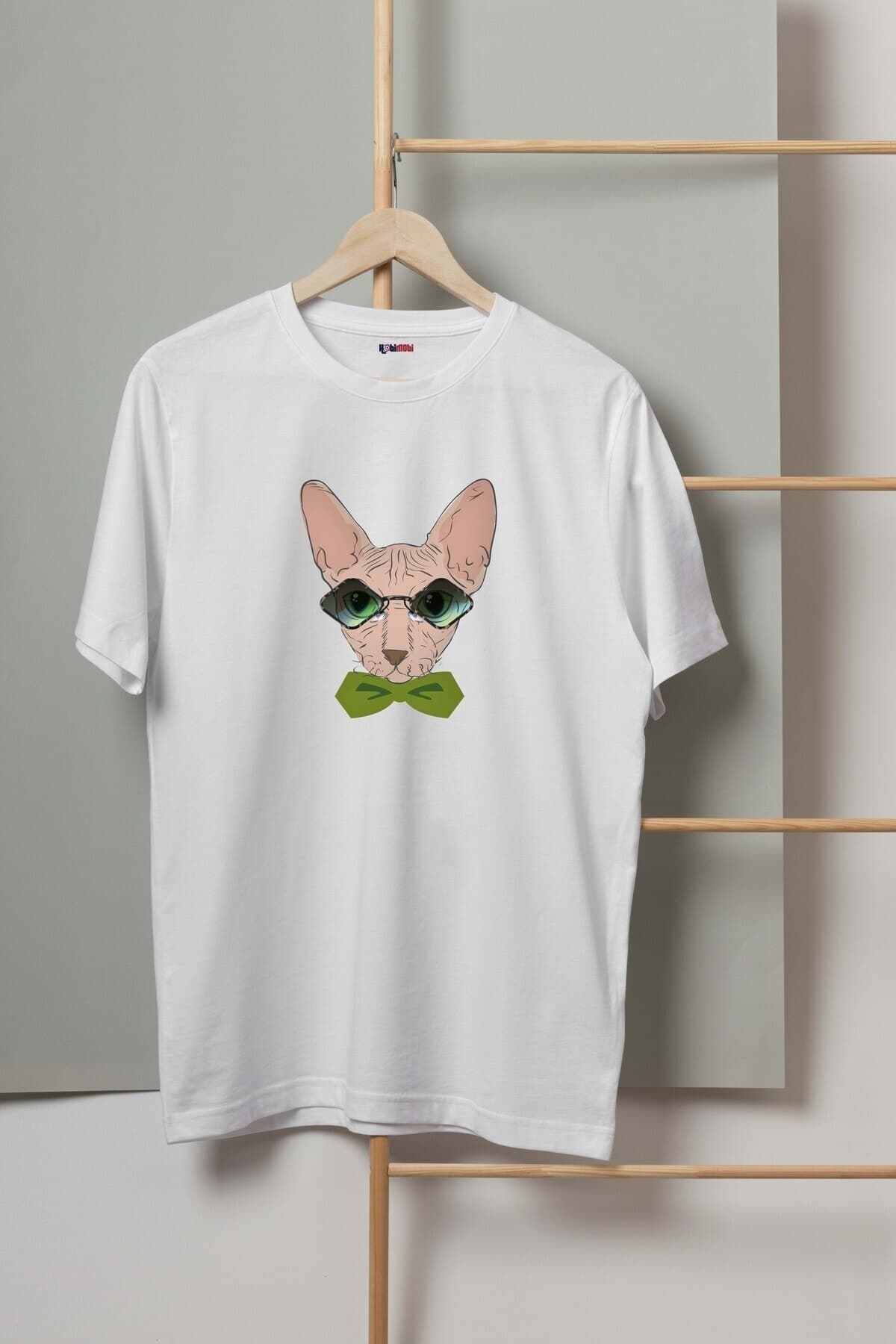 Gözlüklü Yeşil Papyonlu Kedi Baskılı Beyaz Erkek Tişört - M