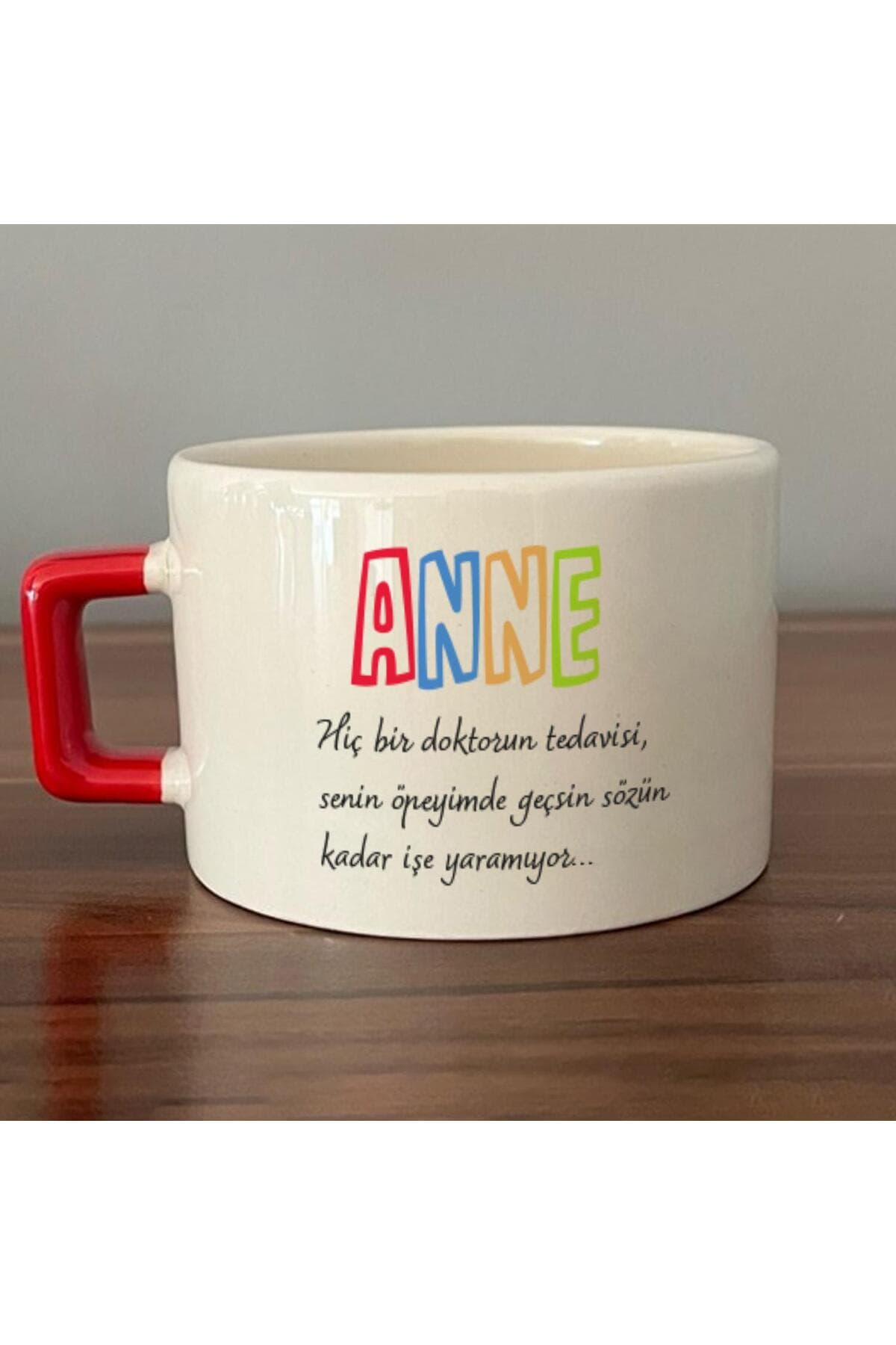 Anne Hiç Bir Doktorun Tedavisi Baskılı Kırmızı Kulplu Kare Espresso Fincanı