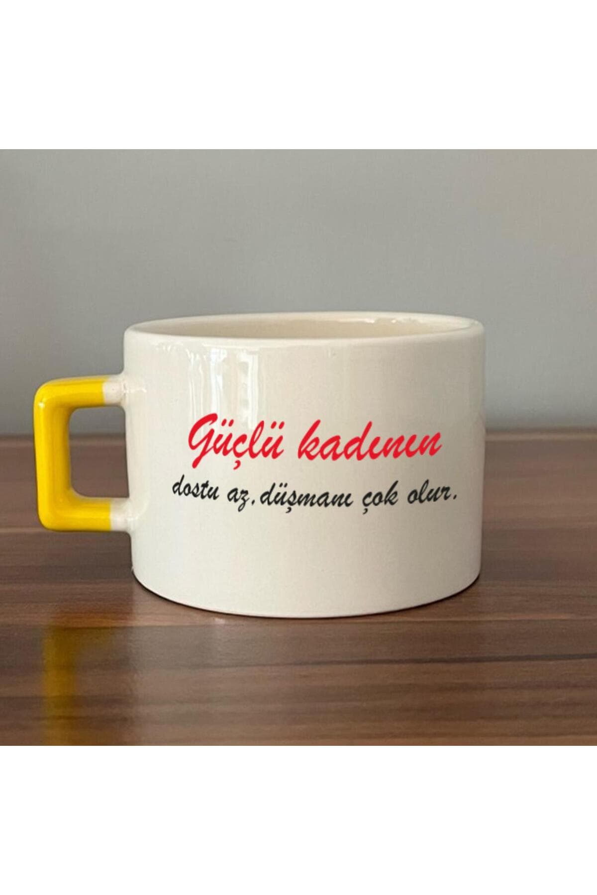 Güçlü Kadının Dostu Az, Düşmanı Çok Olur Baskılı Kadınlar Günü Sarı Kulplu Kare Espresso Fincanı