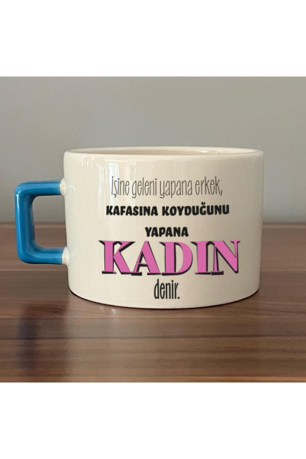 İşine Geleni Yapana Erkek Baskılı Kadınlar Günü Mavi Kulplu Kare Espresso Fincanı