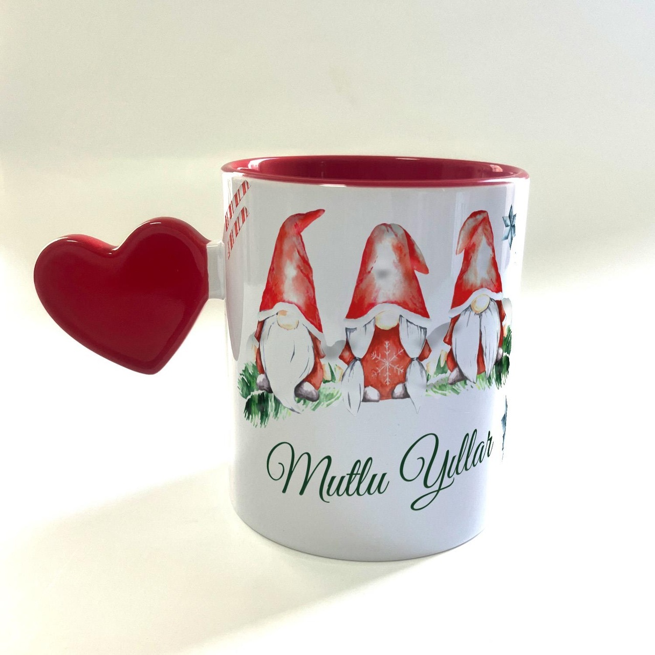 Mutlu Yıllar 3 Noel Baba Baskılı Dolu Kalp Kulplu Mega Yılbaşı Kupası