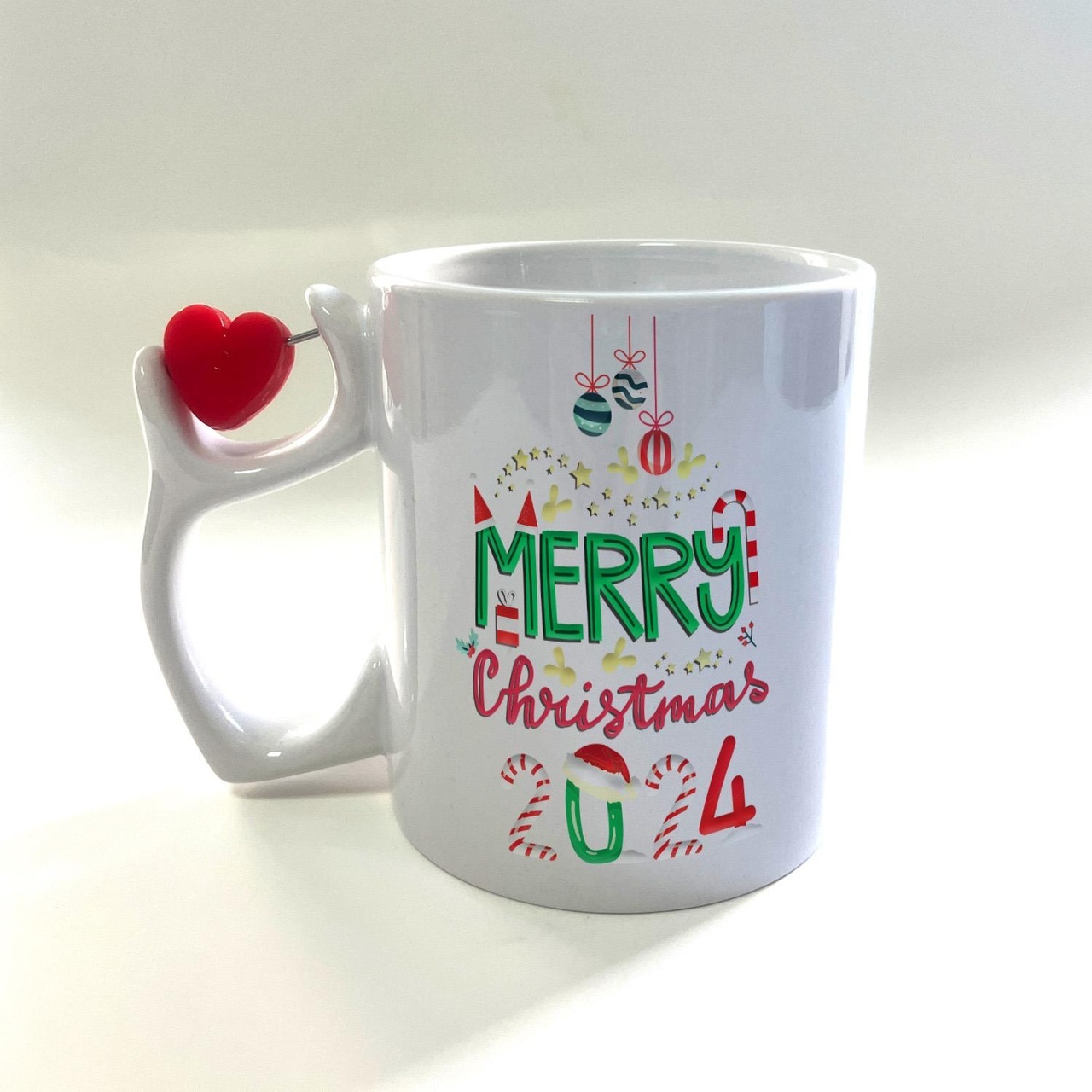 Merry Christmas 2024 Baskılı Dönen Kalp Figürlü Yılbaşı Kupası